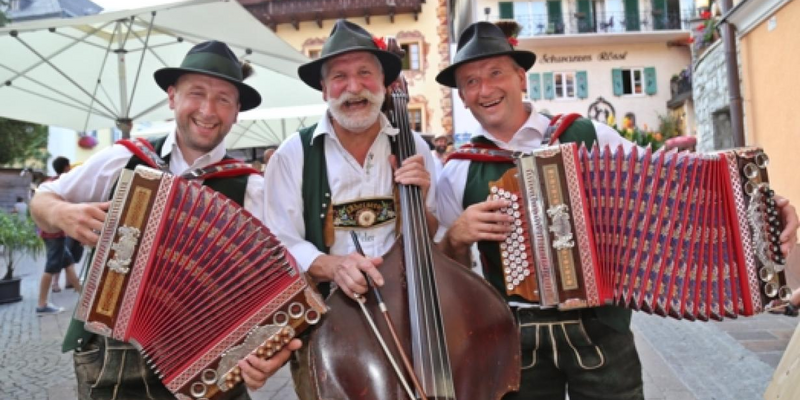 Gruppenbild der Musikgruppe Ofenbankler