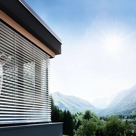 Fenster Sonnenschutz mit Schlotterer Raffstore