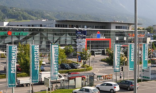 Ansicht des WH-Baumarkts Innsbruck nach der Fertigstellung 2001