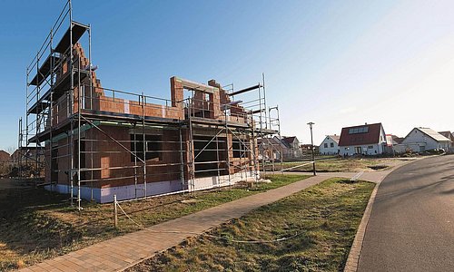 Rohbau Baustelle bei sonnigem Wetter