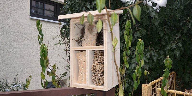 Fertig gebautes Insektenhotel