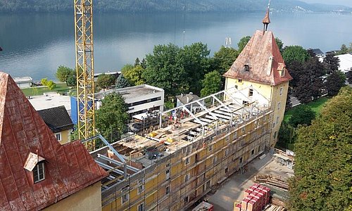 zwei Türme und Kran Ansicht von oben