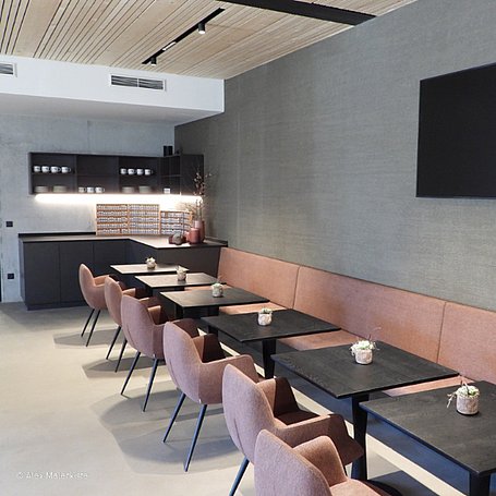 Lehmverputz in einer Kantine