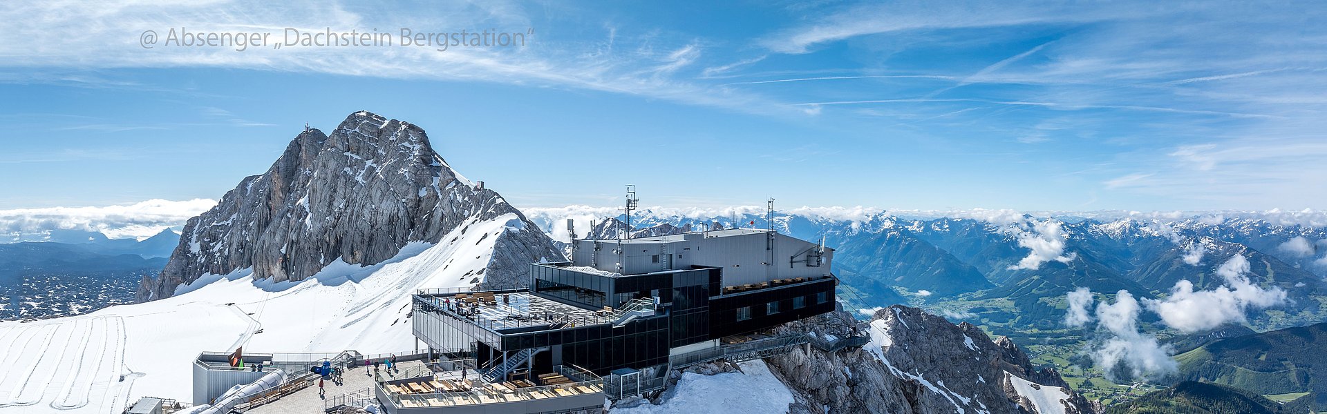 Drohnenaufnahme der Bergstation am Dachsteingletscher