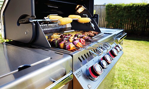 Produktbild vom Napolean Grill mit Gemüse und Fleisch