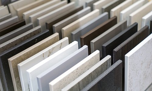 Ausstellung verschiedener Musterfliesen