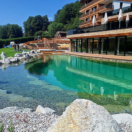 Schwimmteich für das Hotel Grand Tirolia in Kitzbühel