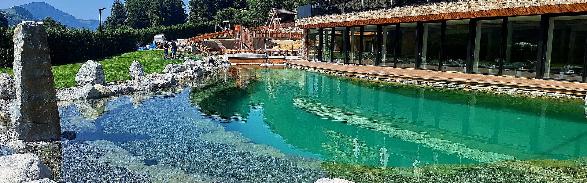 Schwimmteich für das Hotel Grand Tirolia in Kitzbühel
