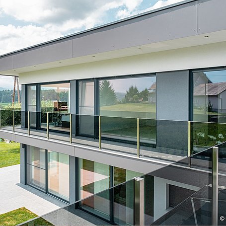 Bayerwald Fenster, montiert an modernem Haus