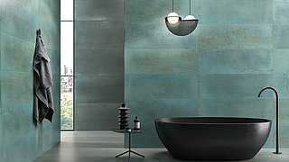 Villeroy und Boch Metalcraft Wand und Bodenfliesen verlegt in modernem Badezimmer